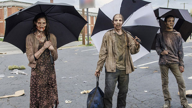 The-walking-dead-imagens-bastidores-5-temporada-zumbis-guarda-chuva