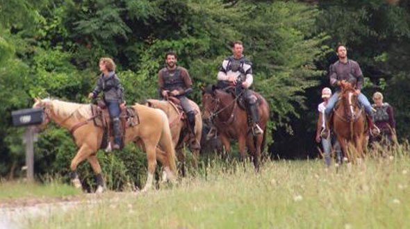 The Walking Dead 7ª Temporada: Imagens vazadas mostram cavaleiros do Reino!