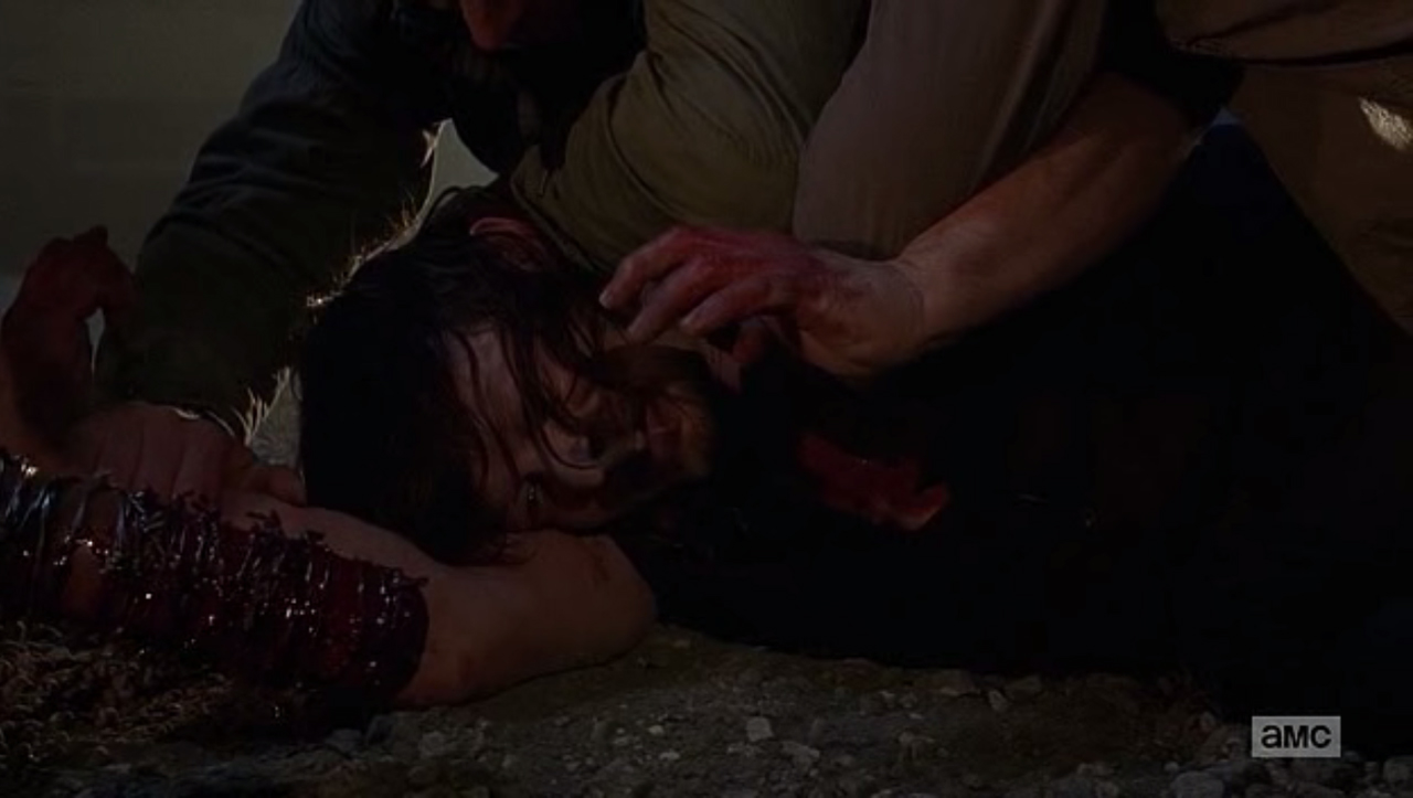 The Walking Dead 7ª Temporada | Produtor explica por que Daryl enfrentou Negan