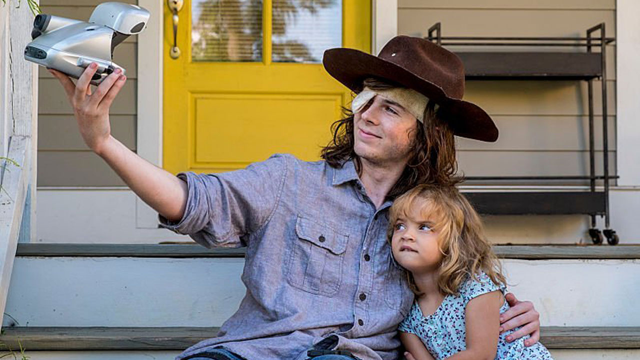 The Walking Dead 8ª Temporada | Novas imagens mostram Carl se despedindo de Judith!