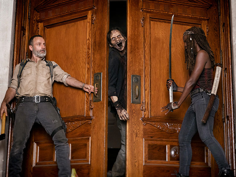 Produtora de The Walking Dead explica o processo de adaptação de perdas de personagens como Rick na série