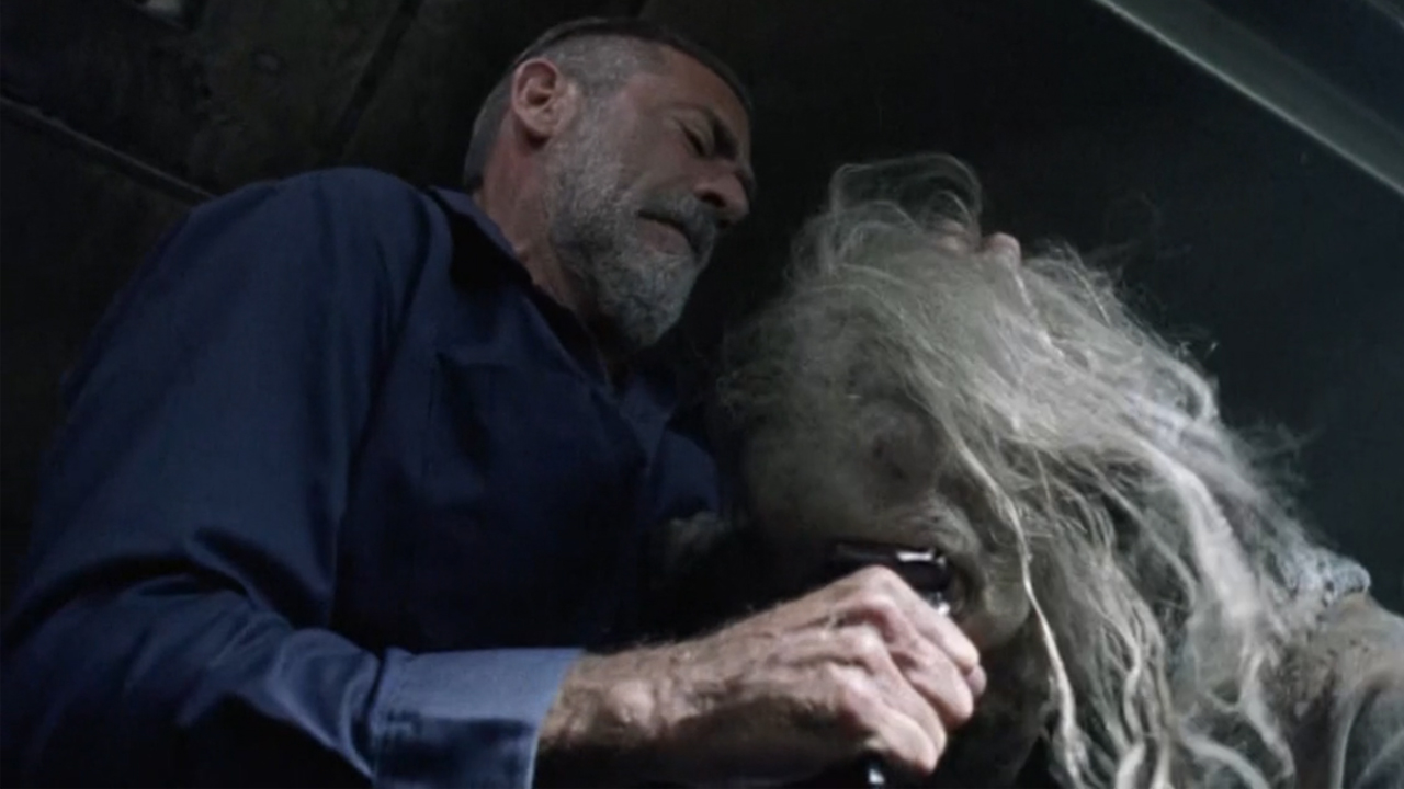The Walking Dead 10ª Temporada | Negan salva uma mulher de zumbis em novo vídeo do 5º Episódio!