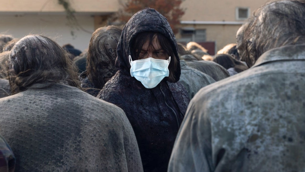 Meme mostra Daryl Dixon usando uma máscara de proteção ao coronavírus.
