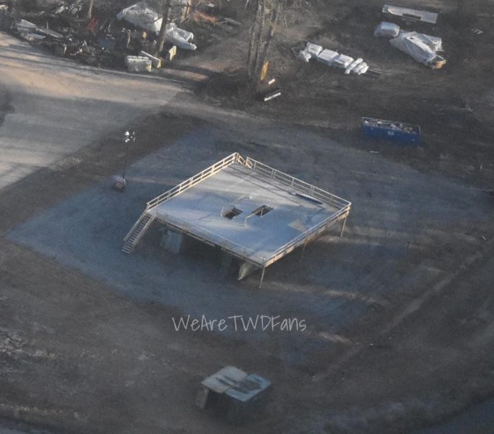 Imagem vazada das gravações da 11ª temporada de the walking dead, mostrando uma visão aérea de hilltop.