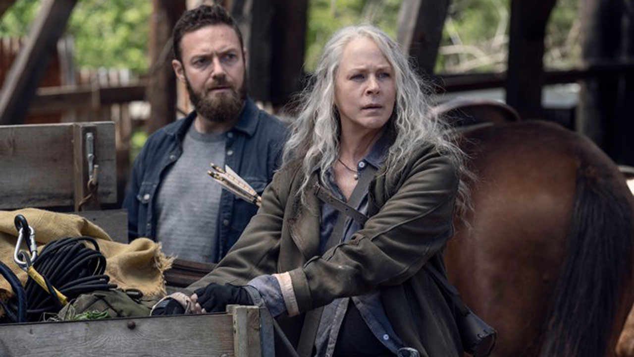 Aaron e Carol no 5º episódio da 11ª temporada de The Walking Dead (S11E05 - 