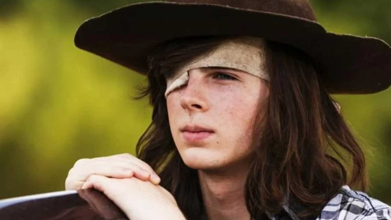 Ator que fez Carl em The Walking Dead apareceu no episódio final; veja como foi